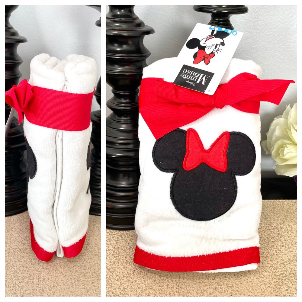 NWT Set of 2 MINNIE Hand Towels